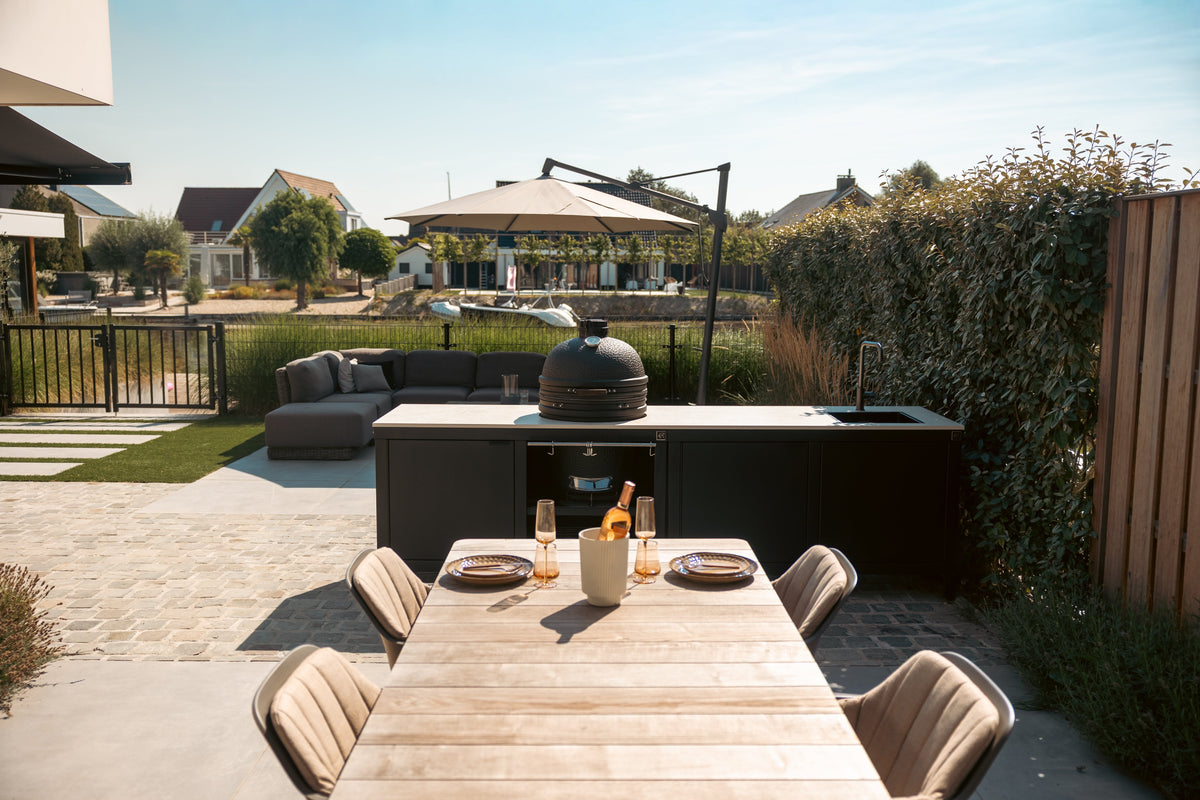De buitenkeuken, het middelpunt van de tuin